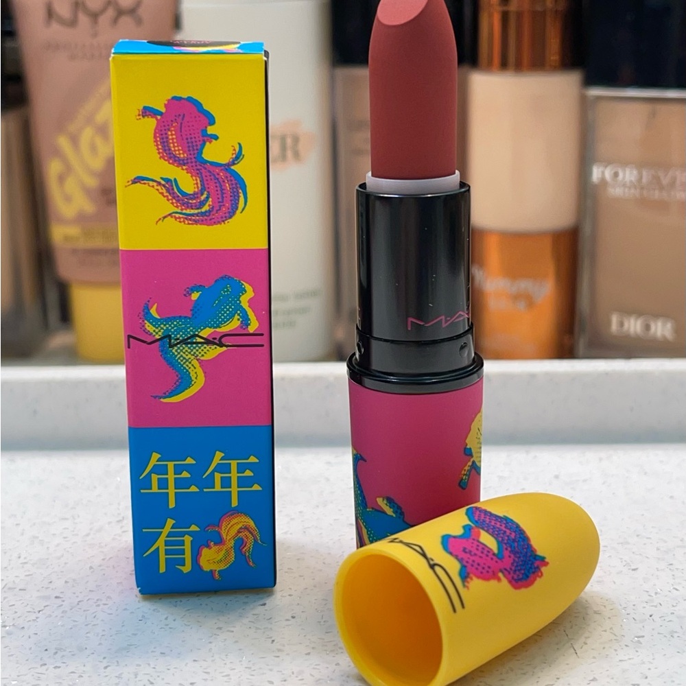 MAC ~ ‘LUCK BE A LADY’ 2021 Moon Masterpiece Lipstick ~ LE, FS, & RARE ~ NIB - Picture 2 of 16